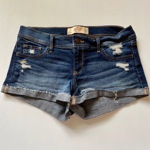 Hollister Low-Rise Short-Short